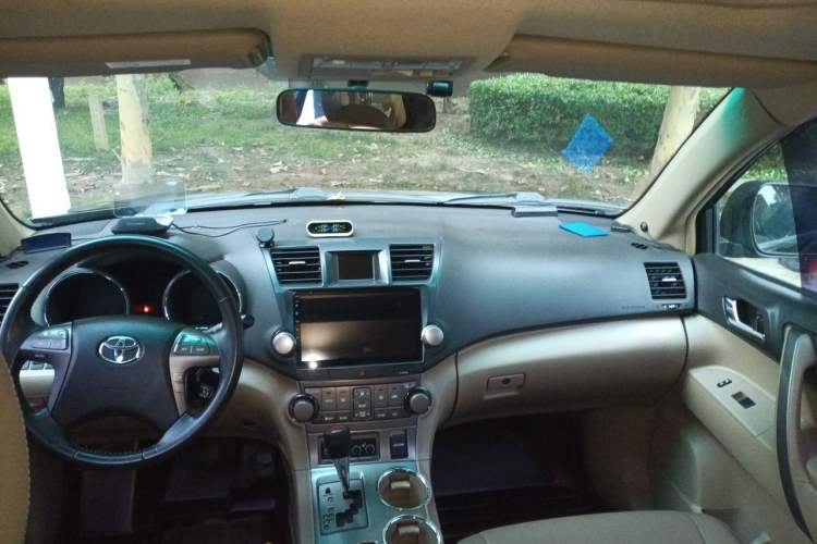 Used Toyota Highlander 2011 2.7L Two-Wheel Drive 7-Seater Luxury Edition Headliner