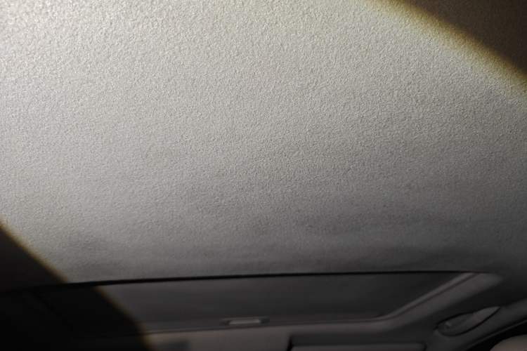 Used Toyota Highlander 2011 2.7L Two-Wheel Drive 7-Seater Supreme Edition Headliner