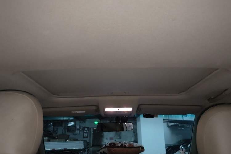 Used Toyota Highlander 2011 2.7L Two-Wheel Drive 7-Seater Luxury Edition Headliner