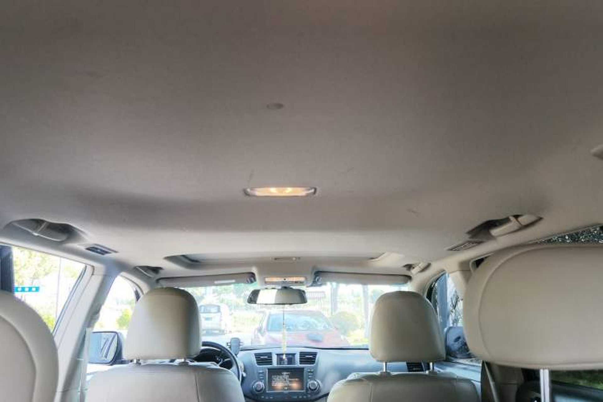 Used Toyota Highlander 2011 2.7L Two-Wheel Drive 7-Seater Supreme Edition Headliner
