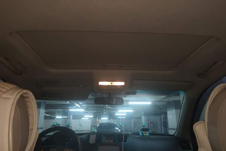 Used Toyota Highlander 2011 2.7L Two-Wheel Drive 7-Seater Luxury Navigation Edition Headliner