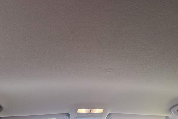 Used Toyota Highlander 2011 2.7L Two-Wheel Drive 5-Seater Sport Edition Headliner