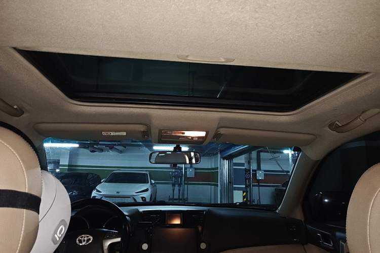 Used Toyota Highlander 2011 2.7L Two-Wheel Drive 7-Seater Luxury Navigation Edition Headliner