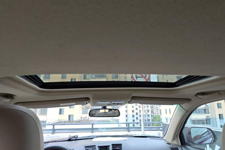 Used Toyota Highlander 2011 2.7L Two-Wheel Drive 7-Seater Luxury Navigation Edition Headliner