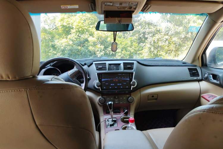 Used Toyota Highlander 2011 2.7L Two-Wheel Drive 7-Seater Luxury Edition Headliner