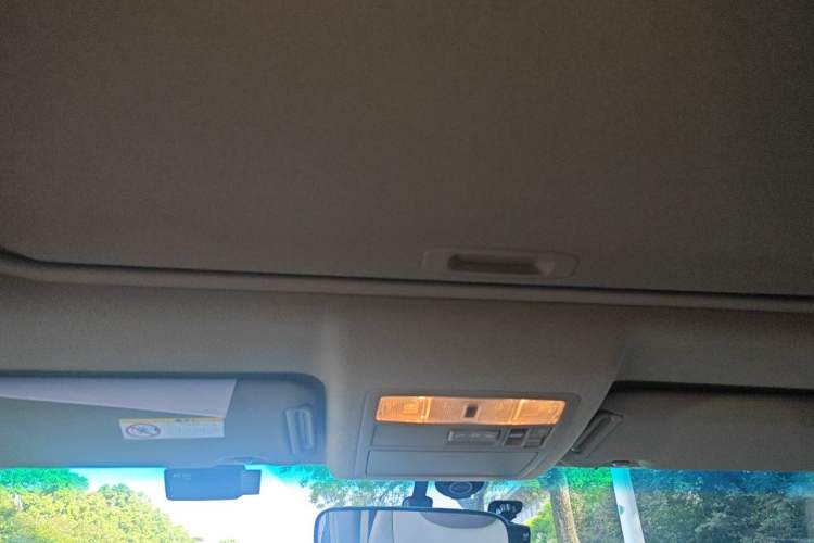 Used Toyota Highlander 2011 2.7L Two-Wheel Drive 7-Seater Luxury Navigation Edition Headliner
