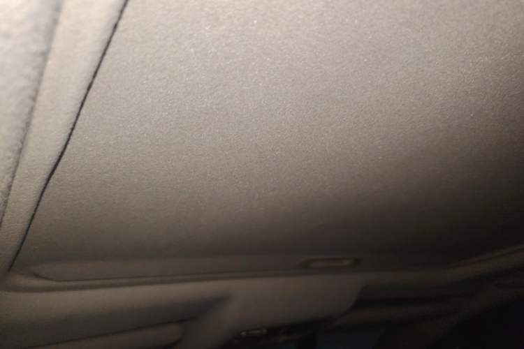 Used Toyota Highlander 2011 2.7L Two-Wheel Drive 7-Seater Luxury Edition Headliner