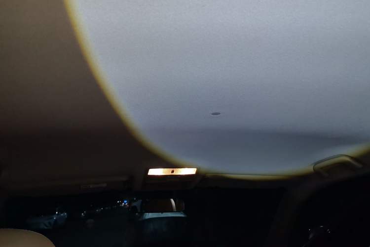 Used Toyota Highlander 2011 2.7L Two-Wheel Drive 5-Seater Sport Edition Headliner