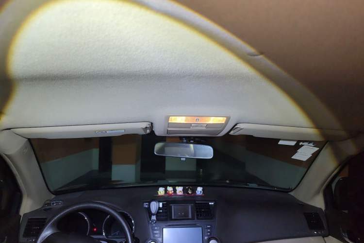 Used Toyota Highlander 2011 2.7L Two-Wheel Drive 7-Seater Elite Edition Headliner