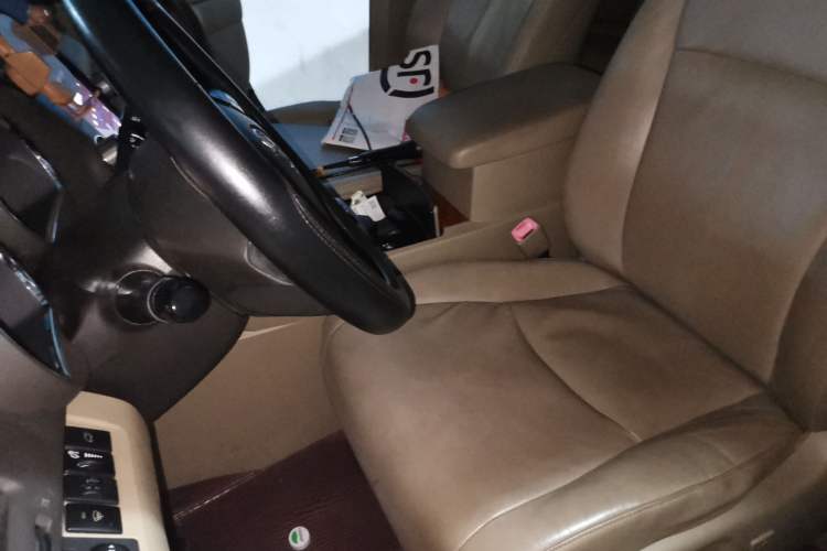 Used Toyota Highlander 2011 2.7L Two-Wheel Drive 7-Seater Supreme Edition Left Front Seat