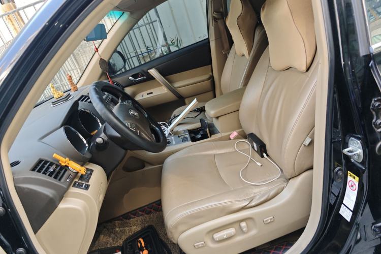 Used Toyota Highlander 2011 2.7L Two-Wheel Drive 7-Seater Luxury Edition Left Front Seat