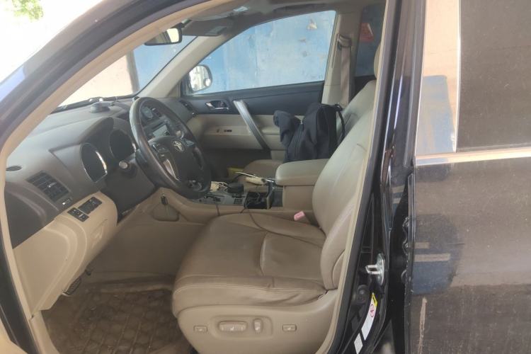 Used Toyota Highlander 2011 2.7L Two-Wheel Drive 7-Seater Luxury Edition Left Front Seat