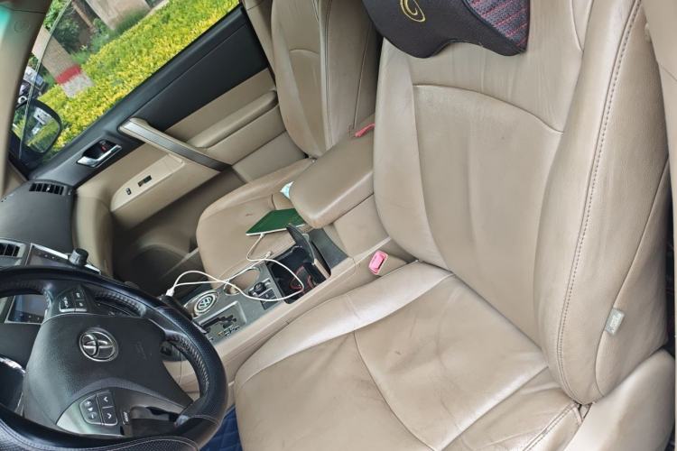 Used Toyota Highlander 2011 2.7L Two-Wheel Drive 7-Seater Luxury Edition Left Front Seat