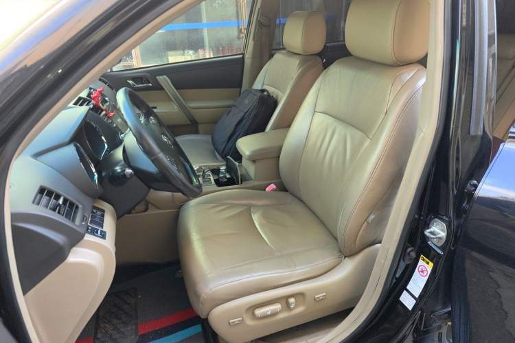Used Toyota Highlander 2011 2.7L Two-Wheel Drive 7-Seater Luxury Edition Left Front Seat