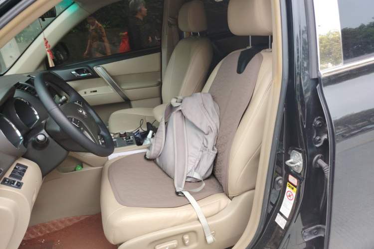 Used Toyota Highlander 2011 2.7L Two-Wheel Drive 7-Seater Elite Edition Left Front Seat
