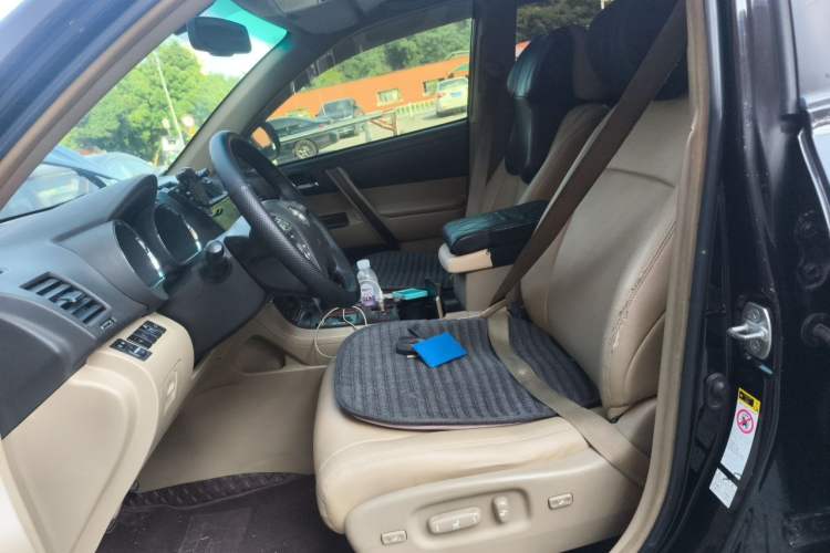 Used Toyota Highlander 2011 2.7L Two-Wheel Drive 7-Seater Supreme Edition Left Front Seat