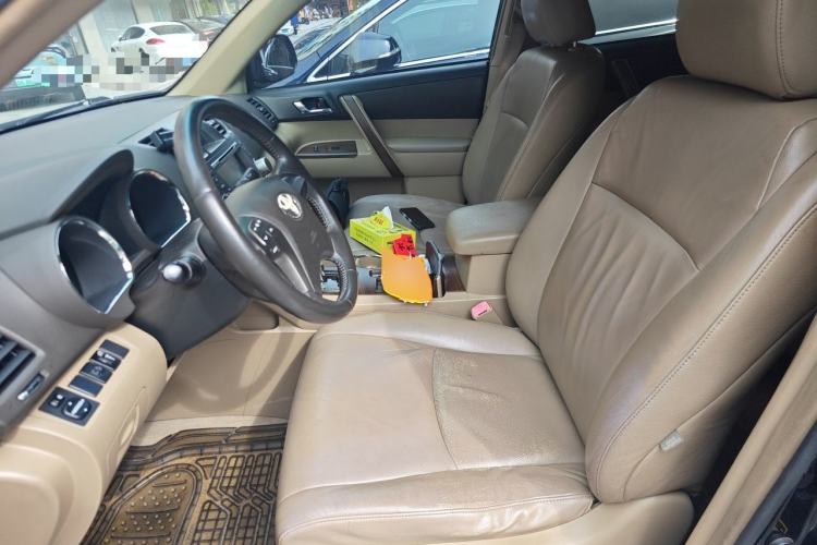 Used Toyota Highlander 2011 2.7L Two-Wheel Drive 5-Seater Sport Edition Left Front Seat