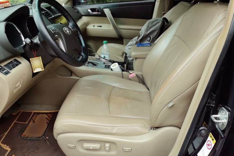 Used Toyota Highlander 2011 2.7L Two-Wheel Drive 7-Seater Luxury Edition Left Front Seat