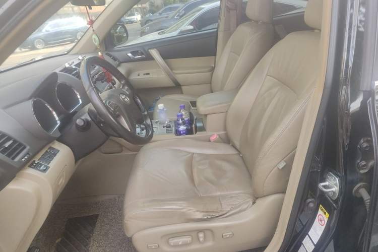Used Toyota Highlander 2011 2.7L Two-Wheel Drive 7-Seater Luxury Edition Left Front Seat