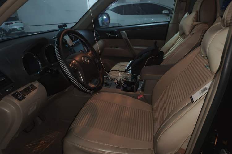 Used Toyota Highlander 2011 2.7L Two-Wheel Drive 7-Seater Luxury Navigation Edition Left Front Seat
