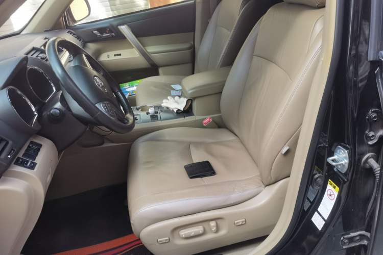 Used Toyota Highlander 2011 2.7L Two-Wheel Drive 5-Seater Sport Edition Left Front Seat
