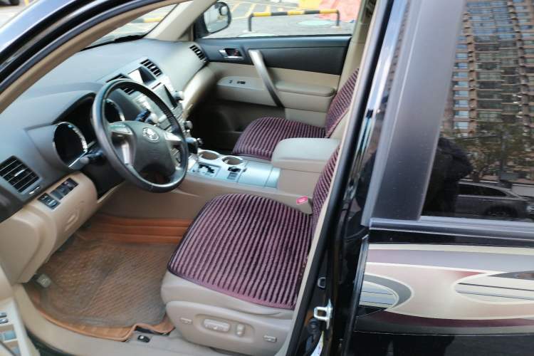 Used Toyota Highlander 2011 2.7L Two-Wheel Drive 7-Seater Luxury Edition Left Front Seat