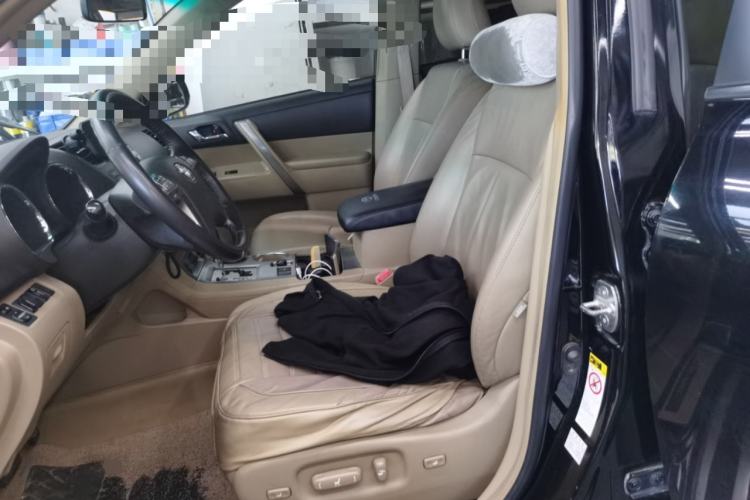 Used Toyota Highlander 2011 2.7L Two-Wheel Drive 7-Seater Luxury Edition Left Front Seat
