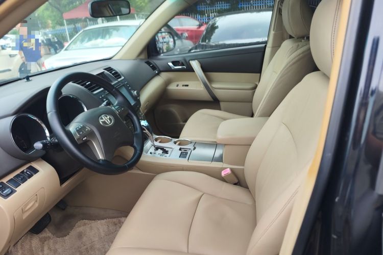 Used Toyota Highlander 2011 2.7L Two-Wheel Drive 7-Seater Luxury Edition Left Front Seat