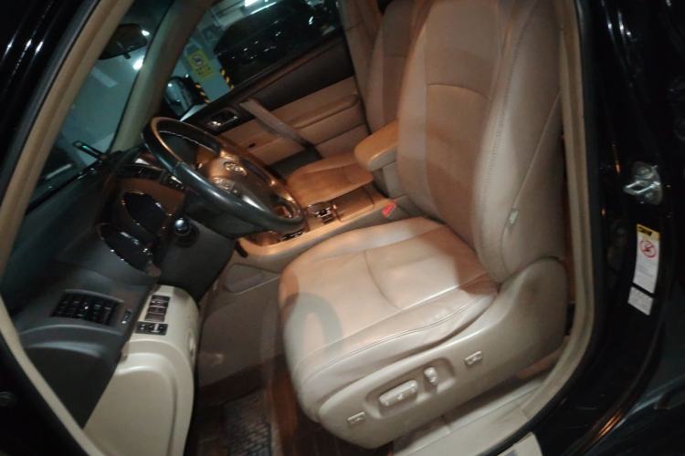 Used Toyota Highlander 2011 2.7L Two-Wheel Drive 7-Seater Luxury Edition Left Front Seat