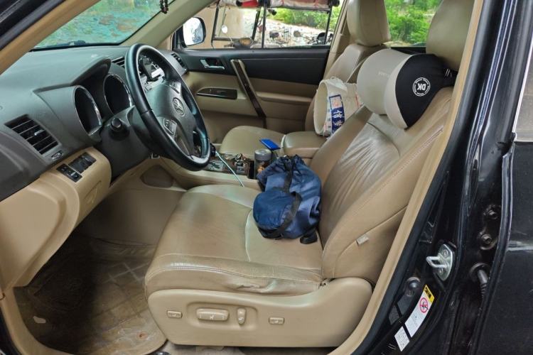 Used Toyota Highlander 2011 2.7L Two-Wheel Drive 7-Seater Luxury Edition Left Front Seat