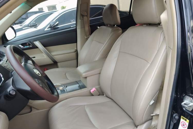 Used Toyota Highlander 2011 2.7L Two-Wheel Drive 7-Seater Luxury Edition Left Front Seat