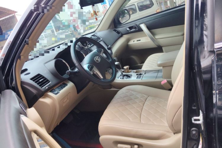 Used Toyota Highlander 2011 2.7L Two-Wheel Drive 7-Seater Luxury Edition Left Front Seat