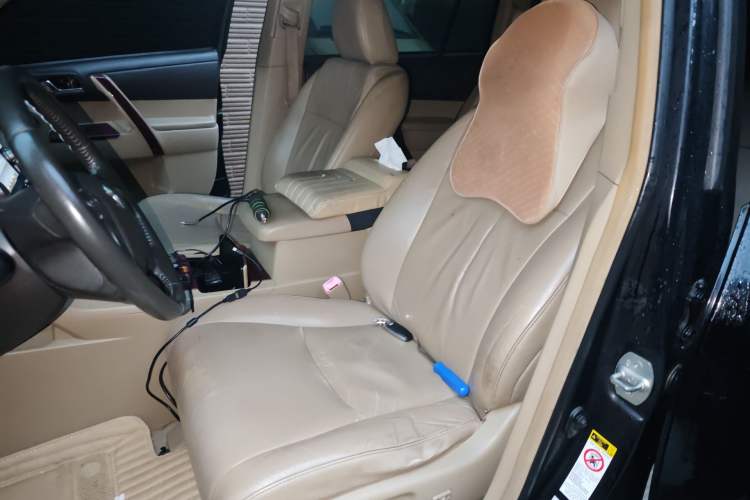 Used Toyota Highlander 2011 2.7L Two-Wheel Drive 7-Seater Luxury Edition Left Front Seat