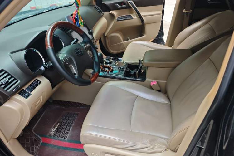 Used Toyota Highlander 2011 2.7L Two-Wheel Drive 7-Seater Luxury Edition Left Front Seat