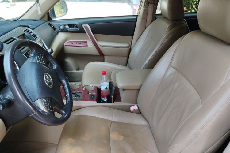 Used Toyota Highlander 2011 2.7L Two-Wheel Drive 7-Seater Luxury Edition Left Front Seat