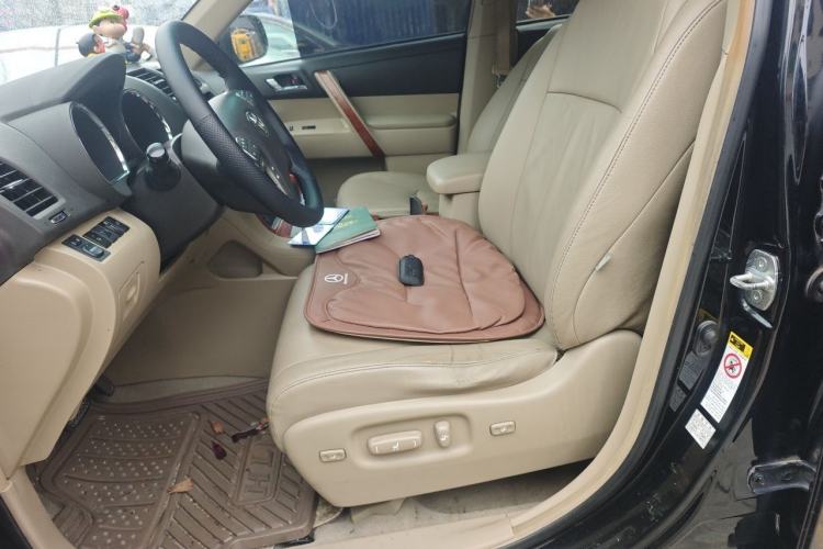 Used Toyota Highlander 2011 2.7L Two-Wheel Drive 7-Seater Supreme Edition Left Front Seat
