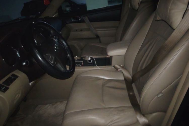 Used Toyota Highlander 2011 2.7L Two-Wheel Drive 7-Seater Luxury Edition Left Front Seat