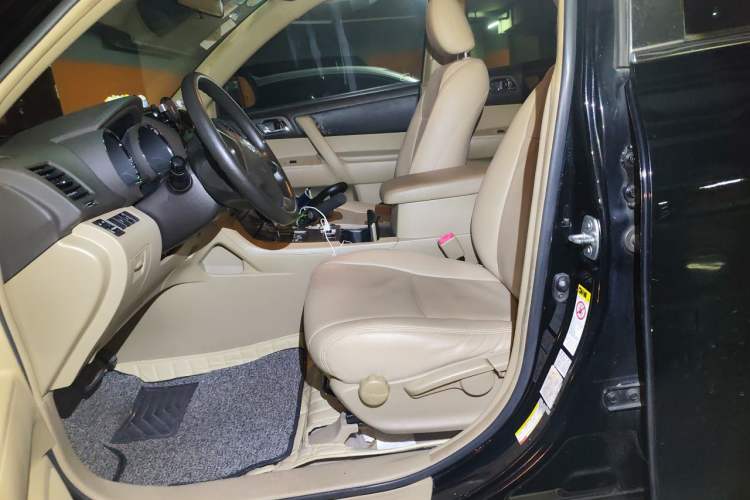 Used Toyota Highlander 2011 2.7L Two-Wheel Drive 7-Seater Elite Edition Left Front Seat