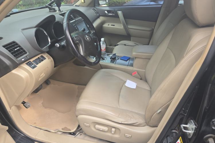 Used Toyota Highlander 2011 2.7L Two-Wheel Drive 7-Seater Elite Edition Left Front Seat