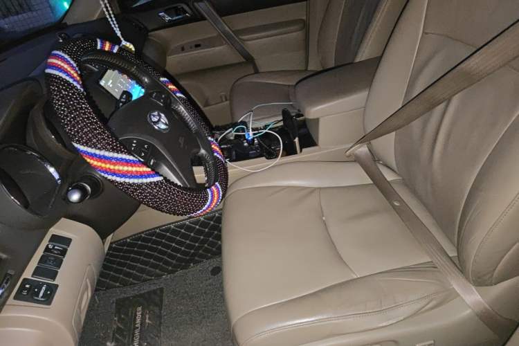 Used Toyota Highlander 2011 2.7L Two-Wheel Drive 7-Seater Luxury Edition Left Front Seat