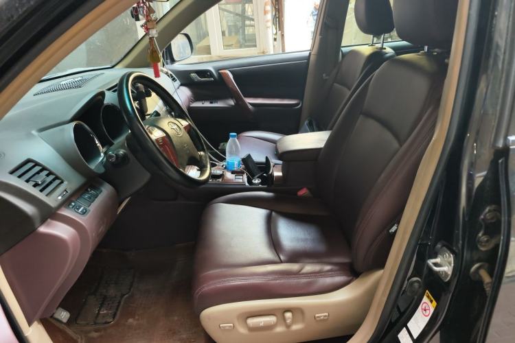 Used Toyota Highlander 2011 2.7L Two-Wheel Drive 7-Seater Luxury Edition Left Front Seat