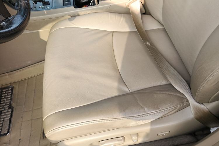 Used Toyota Highlander 2011 2.7L Two-Wheel Drive 7-Seater Luxury Edition Left Front Seat