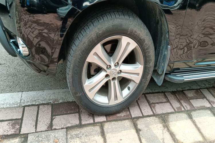 Used Toyota Highlander 2011 2.7L Two-Wheel Drive 7-Seater Luxury Navigation Edition Left Front Wheel Hub