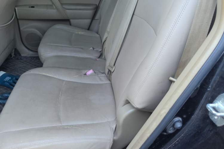 Used Toyota Highlander 2011 2.7L Two-Wheel Drive 5-Seater Elite Edition Left Rear Seat