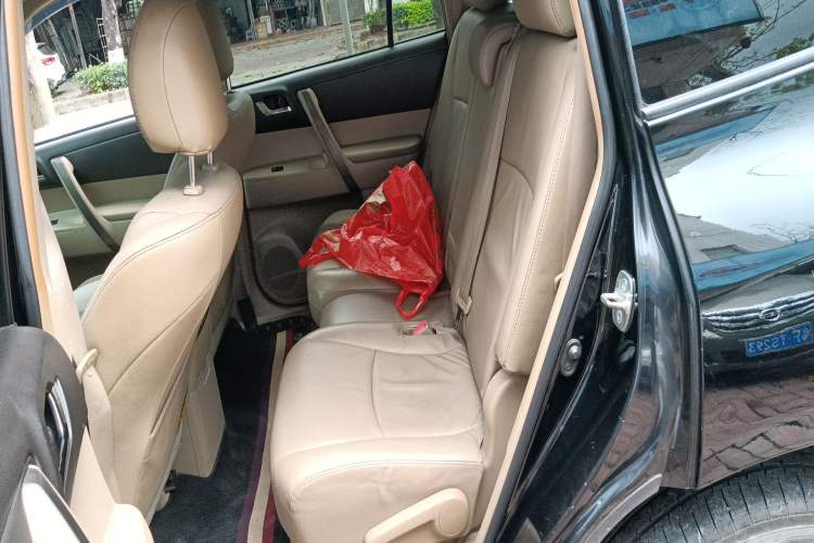 Used Toyota Highlander 2011 2.7L Two-Wheel Drive 7-Seater Luxury Navigation Edition Left Rear Seat