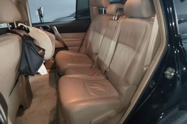 Used Toyota Highlander 2011 2.7L Two-Wheel Drive 7-Seater Luxury Edition Left Rear Seat