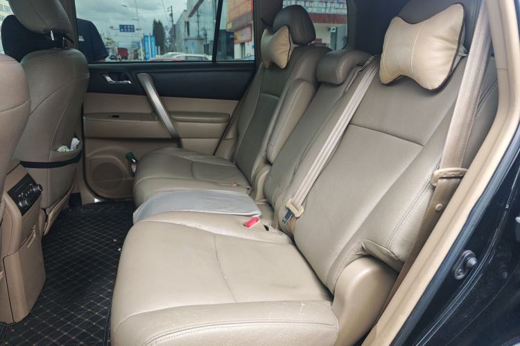 Used Toyota Highlander 2011 2.7L Two-Wheel Drive 7-Seater Elite Edition Left Rear Seat
