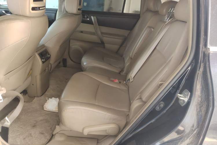 Used Toyota Highlander 2011 2.7L Two-Wheel Drive 7-Seater Luxury Edition Left Rear Seat