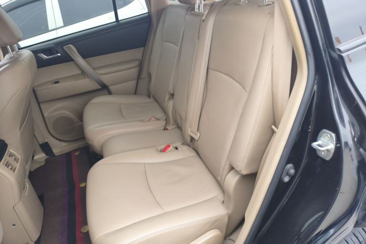 Used Toyota Highlander 2011 2.7L Two-Wheel Drive 5-Seater Sport Edition Left Rear Seat