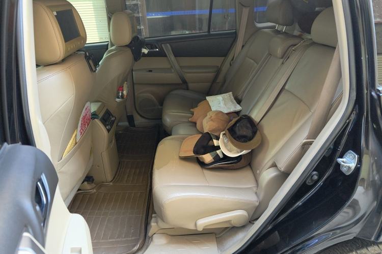 Used Toyota Highlander 2011 2.7L Two-Wheel Drive 7-Seater Luxury Edition Left Rear Seat